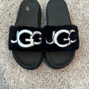 UGG Fuzzy Sandals-Black-Size 8 Like New